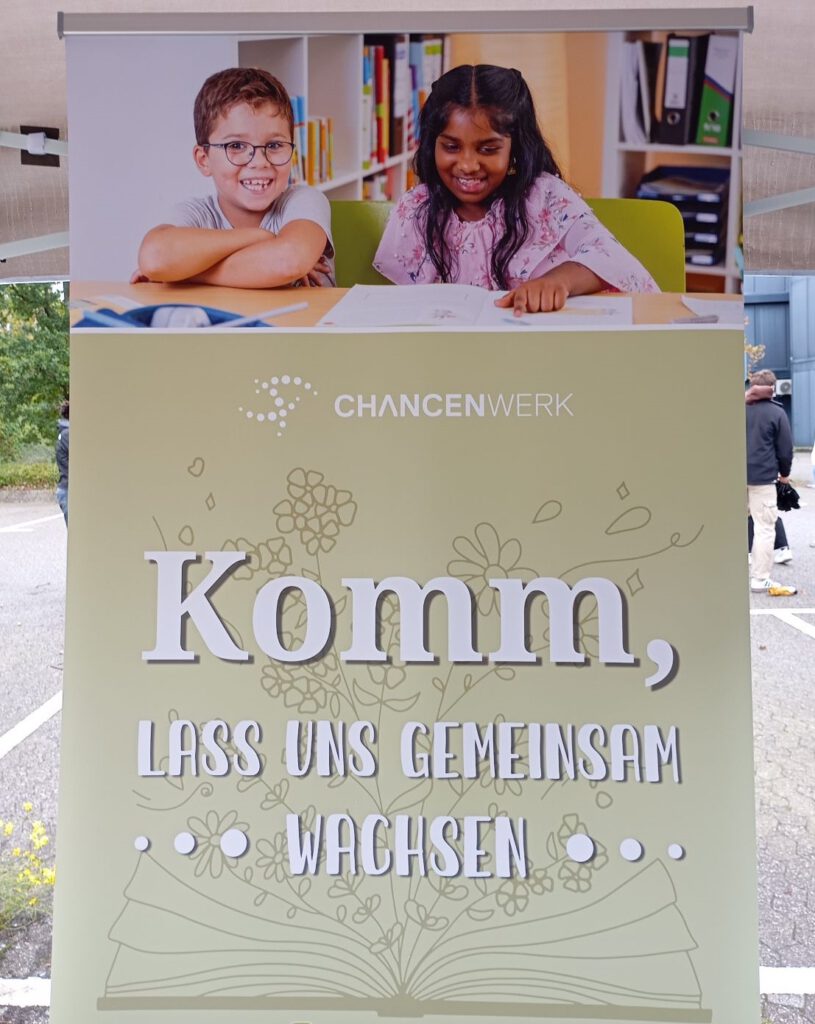 Banner auf dem steht "Komm, lass uns gemeinsam wachsen."